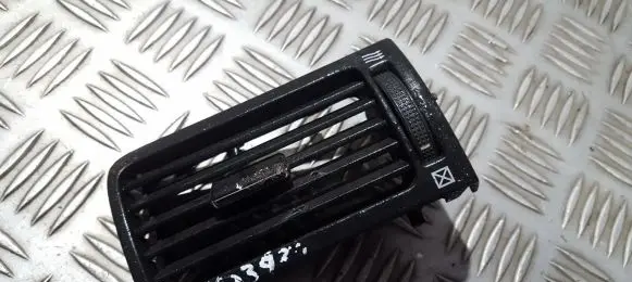 Toyota Avensis T250 Dash center air vent grill