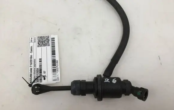 Nissan Juke I F15 Clutch master cylinder 306101U60A