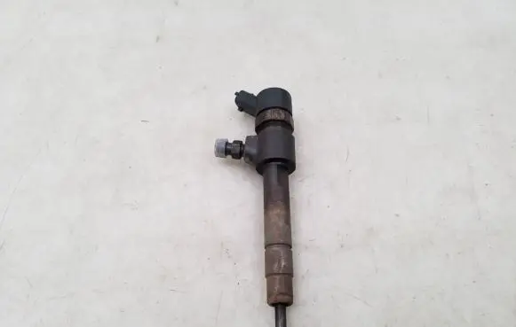 Opel Zafira B Fuel injector 0445110165