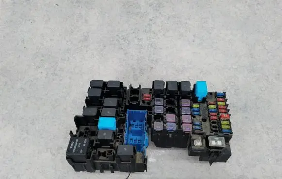 Mazda 5 Fuse box set