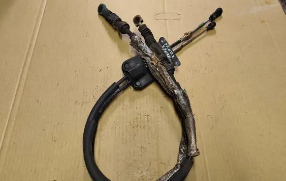 Chrysler PT Cruiser Gear shift cable linkage 04668844AB