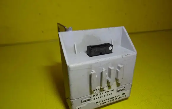 BMW 5 E39 Fuel injection pump control unit/module 55892110