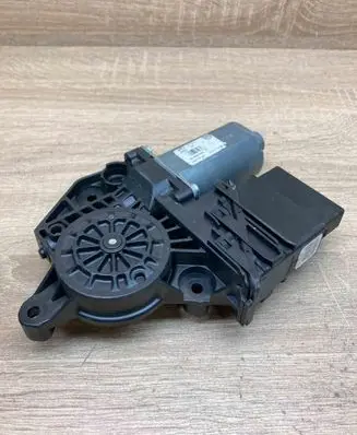 Volkswagen Touran I Rear door window regulator motor 5K0959794 0130821430