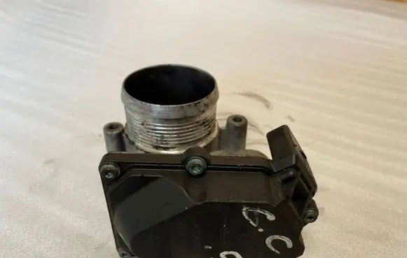 Volkswagen PASSAT B7 Throttle valve A2C83076000