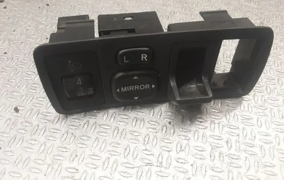 Toyota Corolla Verso E121 Wing mirror switch 777665