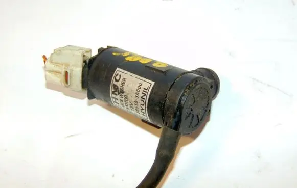 Hyundai Trajet Windscreen/windshield washer pump 985103A000
