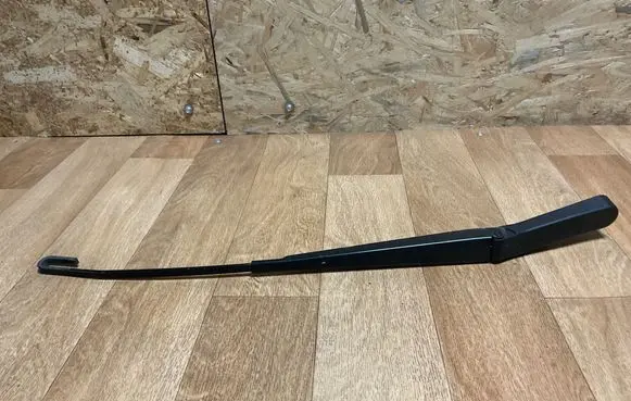Opel Zafira A Front wiper blade arm 90582558