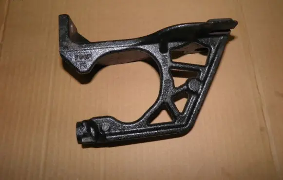 Opel Vivaro Engine mounting bracket