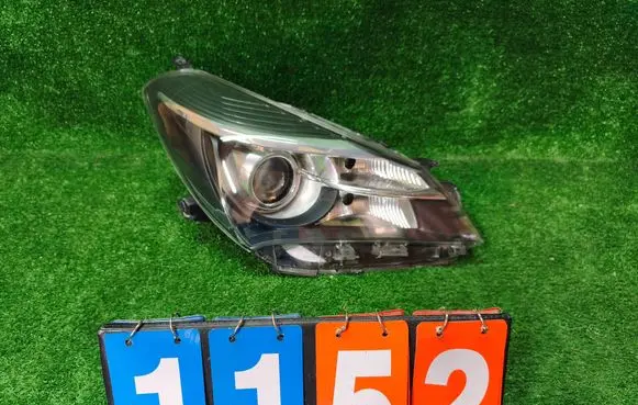Toyota Yaris Headlight/headlamp 