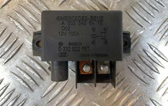 Mercedes-Benz E W211 Charging relay A0025426419 0332002167