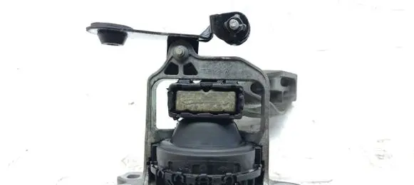 Opel Vivaro Engine mount bracket 112841371R