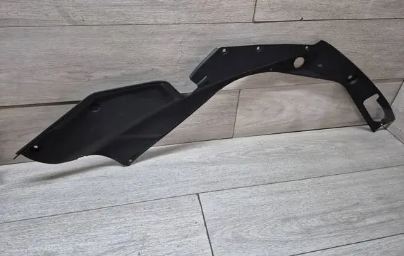 Ferrari 458 Engine hood trim 82277400