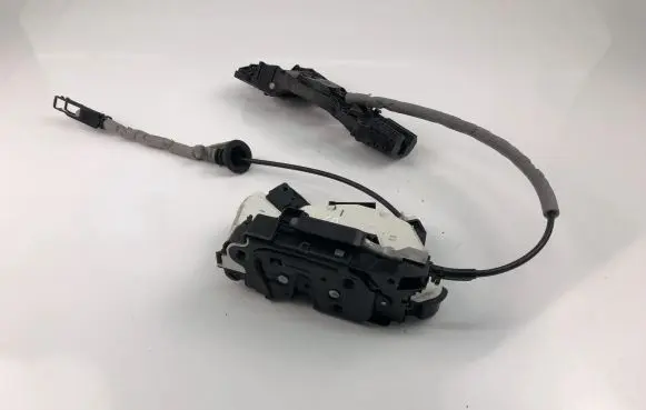 Volkswagen Polo V 6R Coupe door lock (next to the handle) 5K1837016E