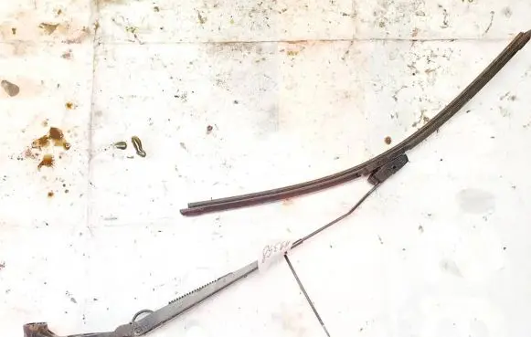 Mitsubishi Outlander Front wiper blade arm 7349