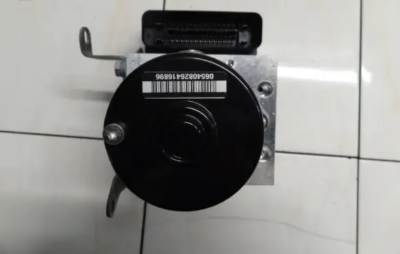 BMW 1 E81 E87 ABS Pump 6787837