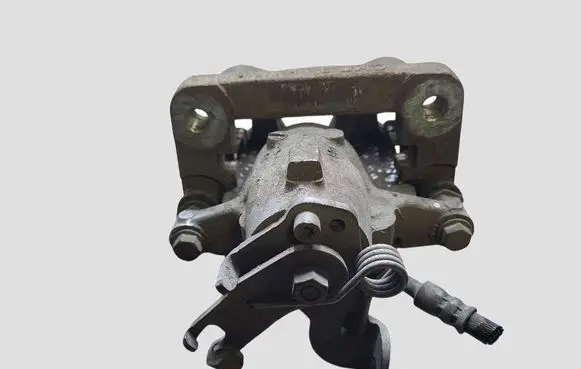 Opel Insignia A Rear brake caliper