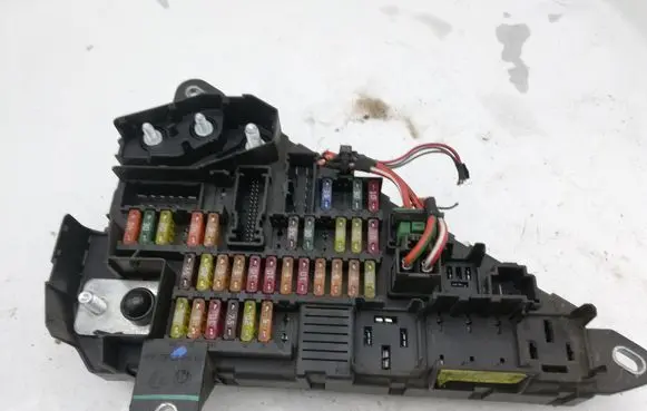 BMW 5 E60 E61 Fuse module 6906603