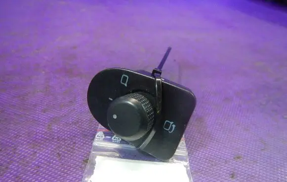 Seat Toledo II (1M) Wing mirror switch 1M1959565D