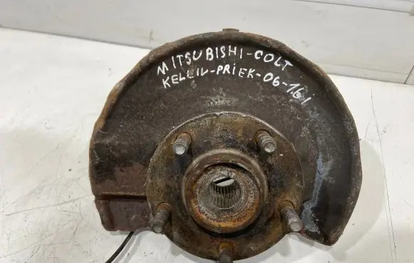 Mitsubishi Colt Front wheel hub spindle knuckle