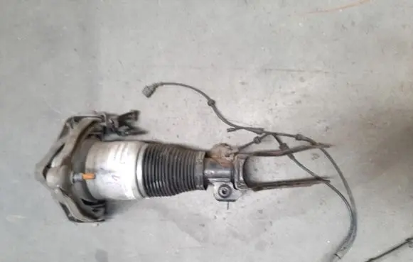 Audi Q7 4L Front air suspension shock absorber 7L8616039B