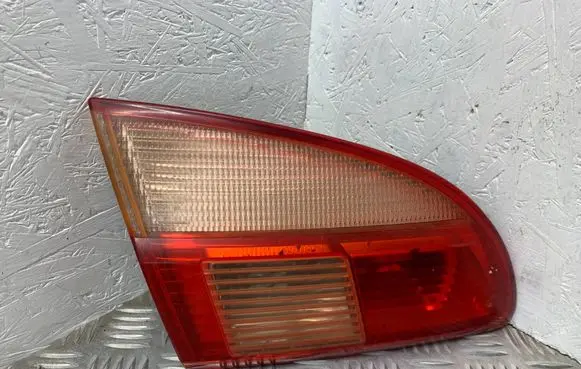 Toyota Avensis T220 Tailgate rear/tail lights 89022026 E023 150101