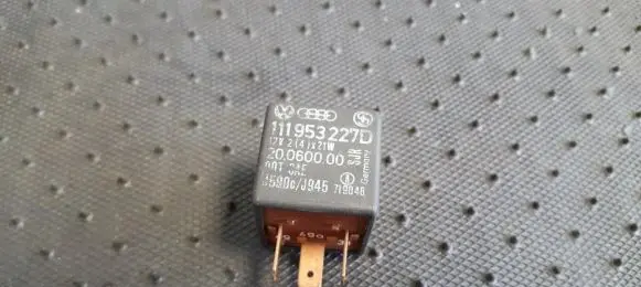 Volkswagen Jetta II Other relay 111953227D 20.0600.00
