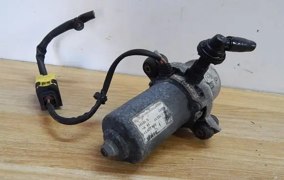 Mercedes-Benz E W212 Vacuum pump A0004302832 86422823 00928617