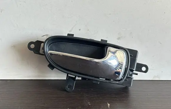 Nissan Leaf I (ZE0) Rear door interior handle trim 