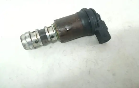 BMW 1 E81 E87 Camshaft vanos timing valve 13150137