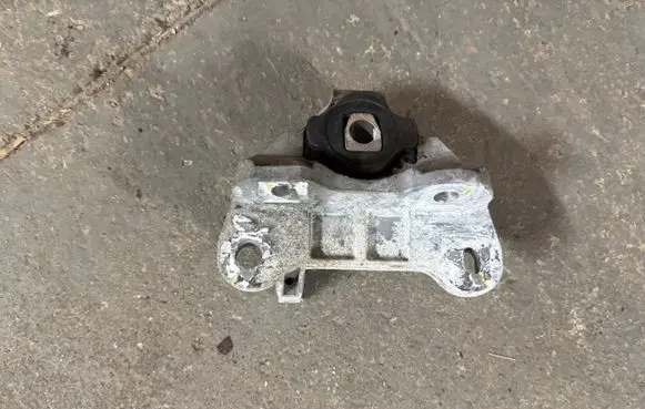 Fiat Tipo Gearbox mounting bracket 