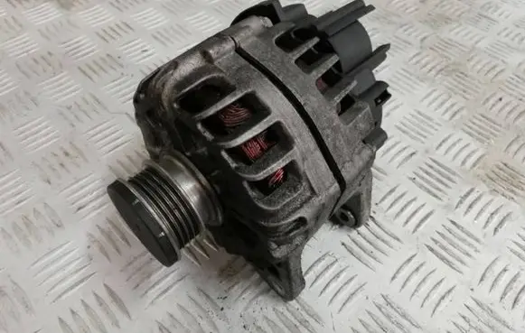 Renault Sandero II Generator/alternator 231007582R 2710910A