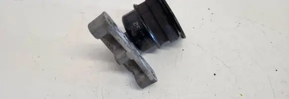 Skoda Fabia Mk2 (5J) Engine mount bracket 6Q0199185