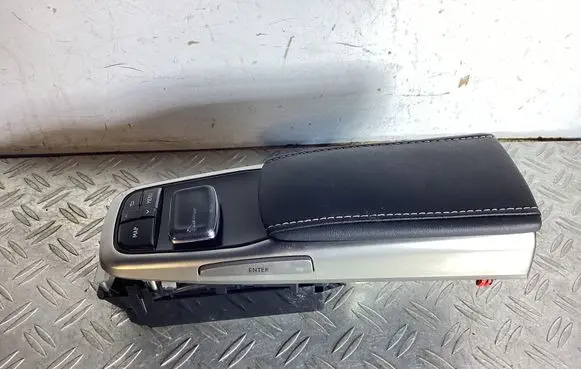 Lexus RX 450H Head unit multimedia control 5882248100 2372400753 8478048200C4