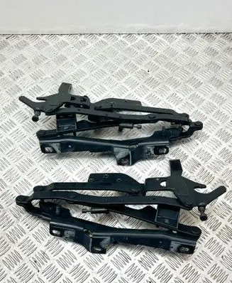 Tailgate/trunk/boot hinge