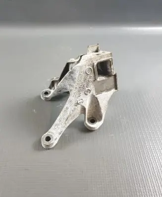 BMW 5 G30 G31 Engine mounting bracket 6861564 22116861564 19044910