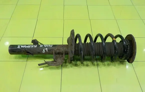 Land Rover Freelander 2 - LR2 Front shock absorber/damper 6G9118K001 MCPHERSON