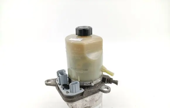 Ford Focus Power steering pump 4M513K514AA S0835813