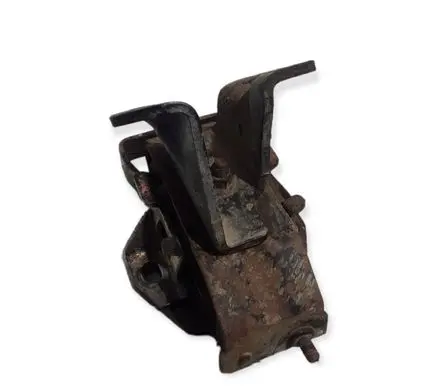 Mitsubishi Pajero Engine mount bracket