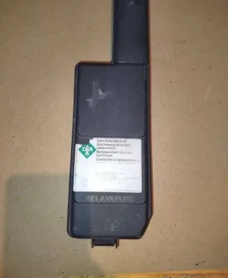 Toyota Avensis T220 Fuse box cover 