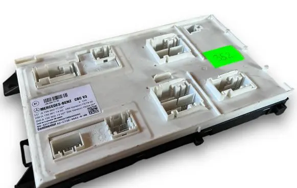 Mercedes-Benz GLA W156 Central body control module S352 A1569007702