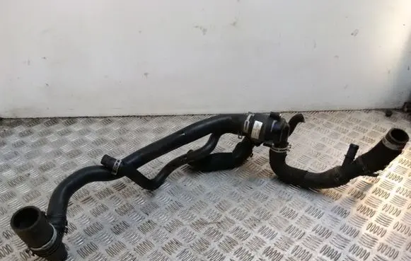 Land Rover Discovery 4 - LR4 Engine coolant pipe/hose AH228K75AF AH228B273AA AH228K515AA