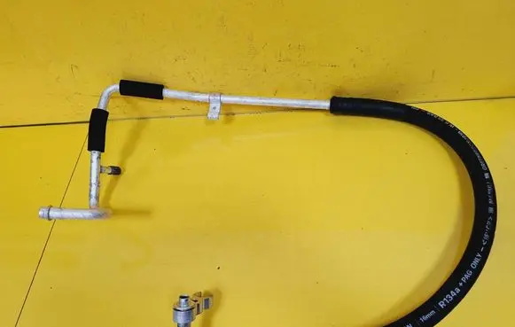 Volkswagen PASSAT B4 Air conditioning (A/C) pipe/hose
