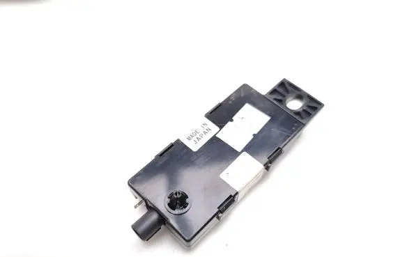 Chrysler Crossfire Aerial antenna amplifier A1938200189