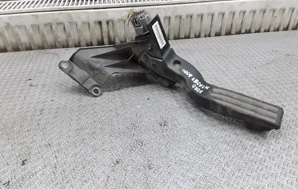 Ford Mondeo Mk III Accelerator throttle pedal 1S719F836BB