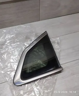 Nissan Qashqai Front vent window/glass (coupe) 833124EA0A