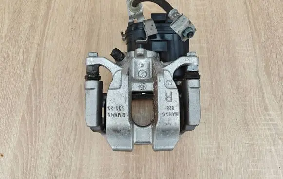 BMW 4 G22 G23 G24 G26 Rear brake caliper 8844390