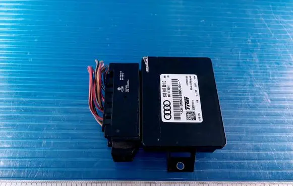 Audi A4 S4 B7 8E 8H Hand brake control module 8K0907801
