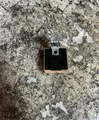 Mitsubishi Pajero Oil pressure relay 0680005280 M0369969