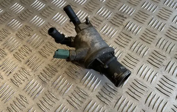Opel Vectra C Thermostat/thermostat housing V705588