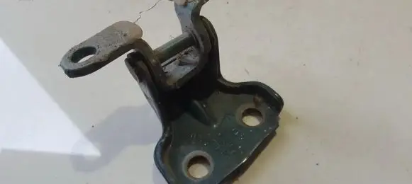 Subaru Impreza I Rear door lower hinge